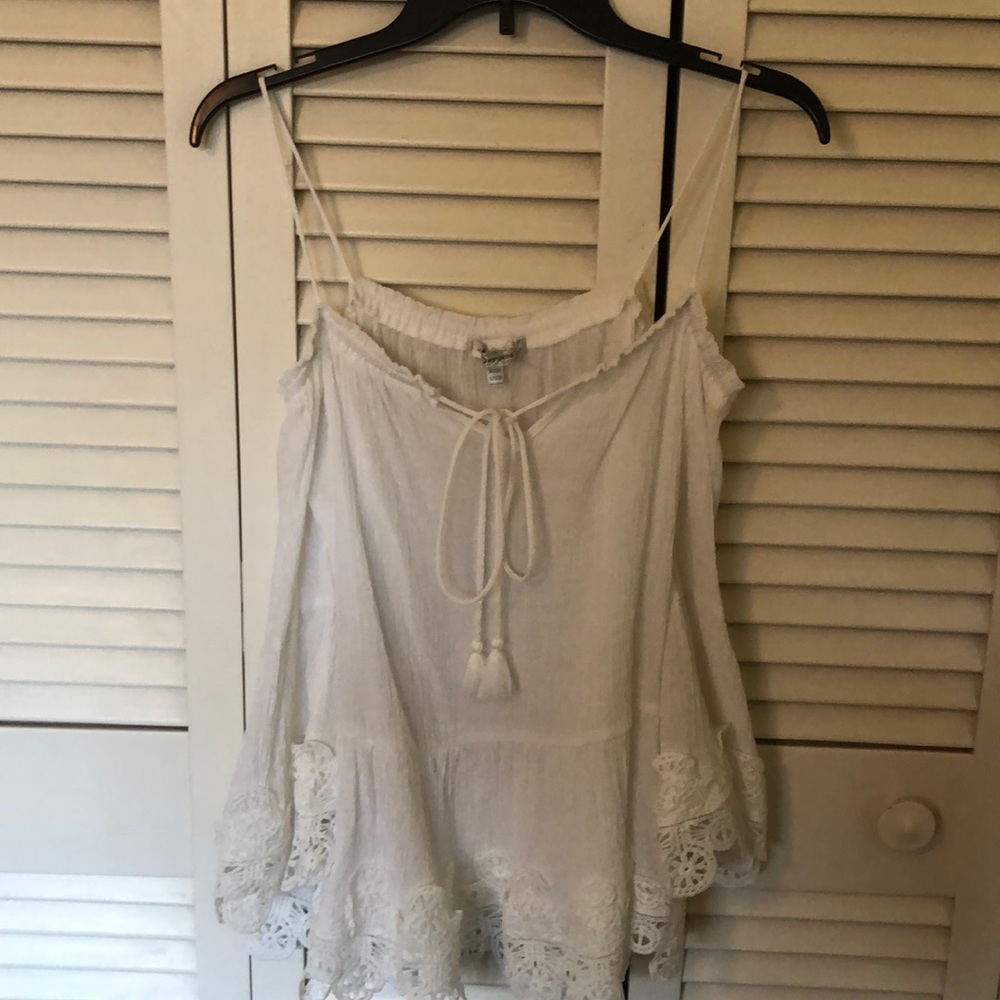 Oxygene Over-the-Shoulder White lacey shirt